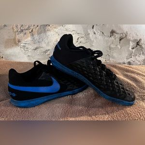 Nike Tempo indoor soccer sneakers